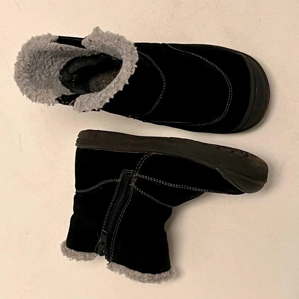 🌻$11 DEAL!🌻 Kids’ 8M Black Suede Winter Boots with Zipper